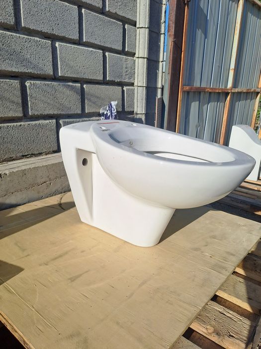 Продам подвесные унитазы