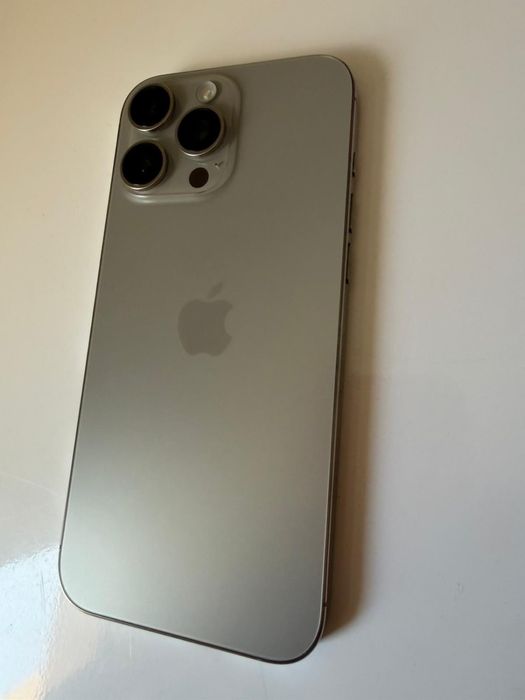Vand iphon 16 pro max  256gb silver
