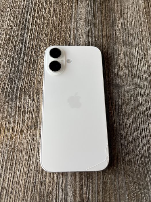 I phone 16 128 г