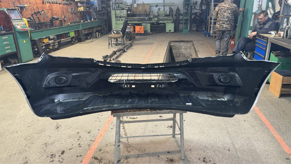 белый передний бампер на mercedes sprinter 906.