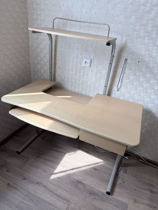 Срочно продам компьютерный столик