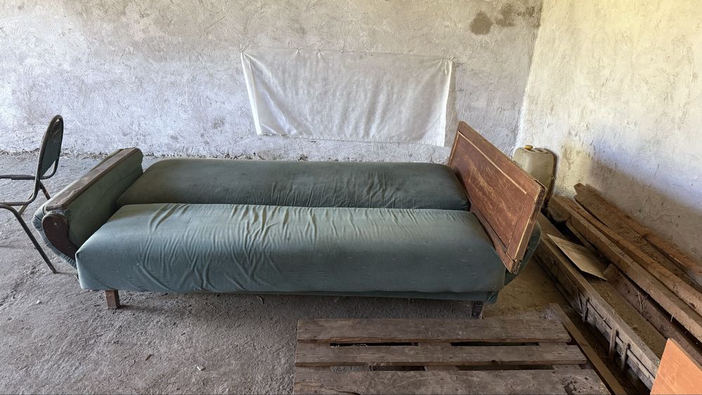 Продам два дивана