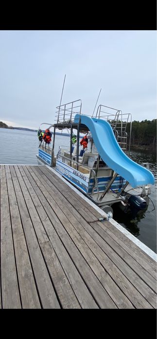 Прогулочный катер