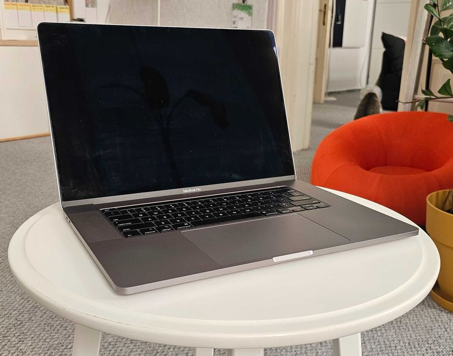 MacBookPro 16" 64Gb/2TB top spec 2019