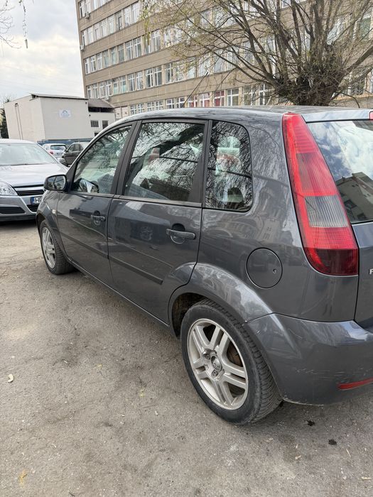 Ford Fiesta 1.6 benzina si CNG