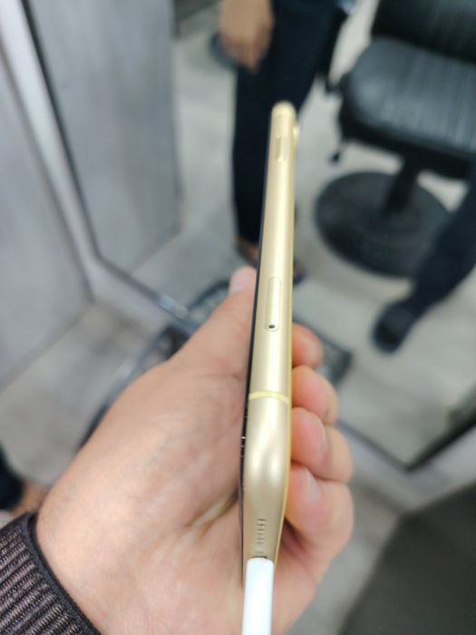 Iphone Xr sotiladi 100$