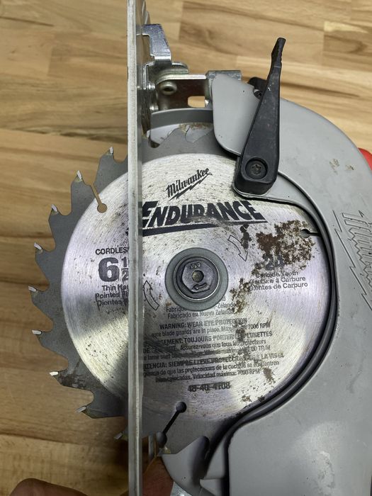 Vand circular Milwaukee V18CS impecabil