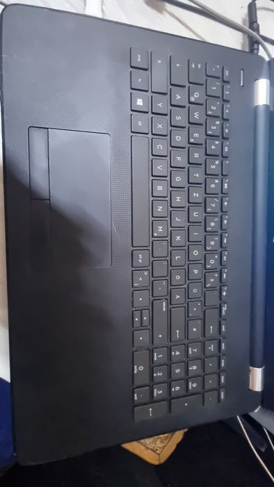 Laptop HP AMD A10 ,8g ram ssd256gb video 2g