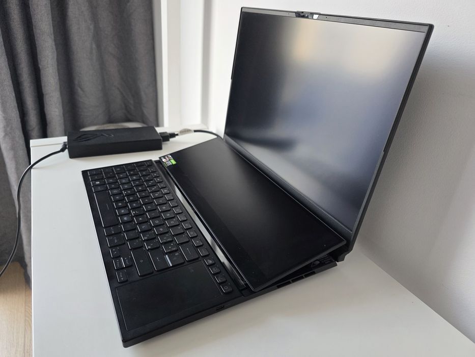 Asus Zephyrus G16 Duo 6900HX, RTX 3080TI, 32GB, 1TB, 4k touch + 2k screen