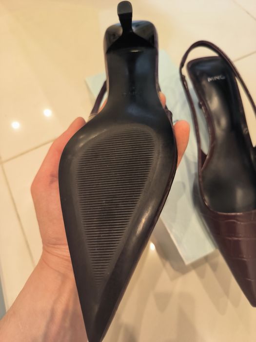 Продам женские туфли. Модель Mango Vino Croc Effect Slingback.