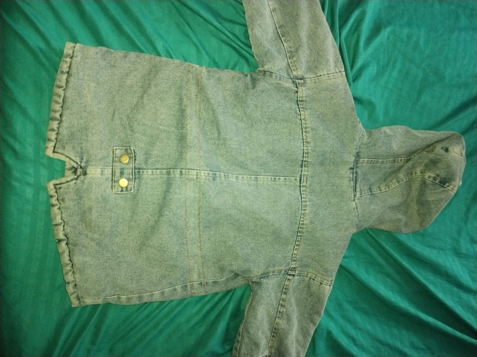 Продам куртку утепленную джинса  весна