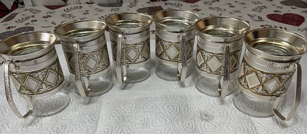 Pahare  in suport de aluminiu