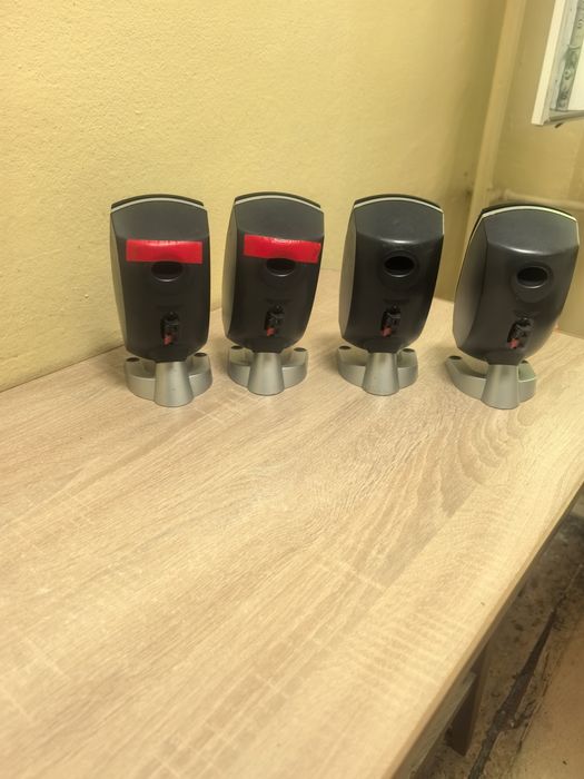 4 sateliti z 5500 Logitech fără centru și consola