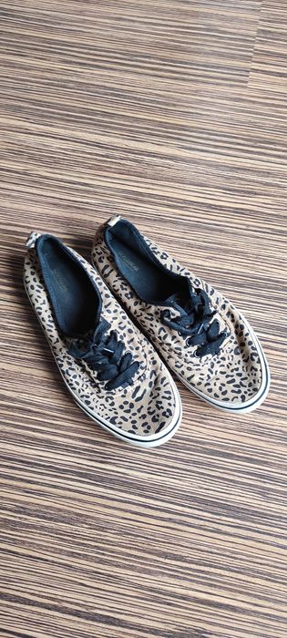 Vând tenisi mărimea 39 piele naturala