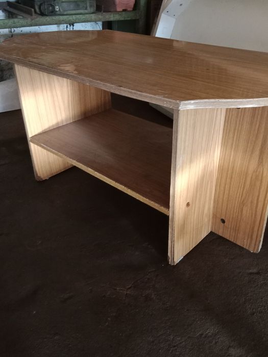 Продам столик журнальный