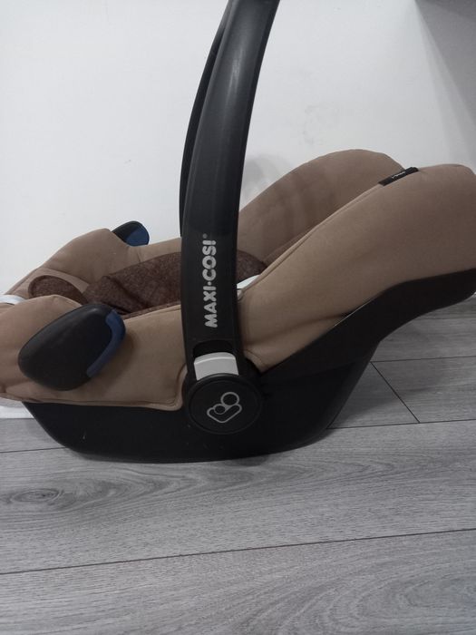 Vând scoică maxi cosi
