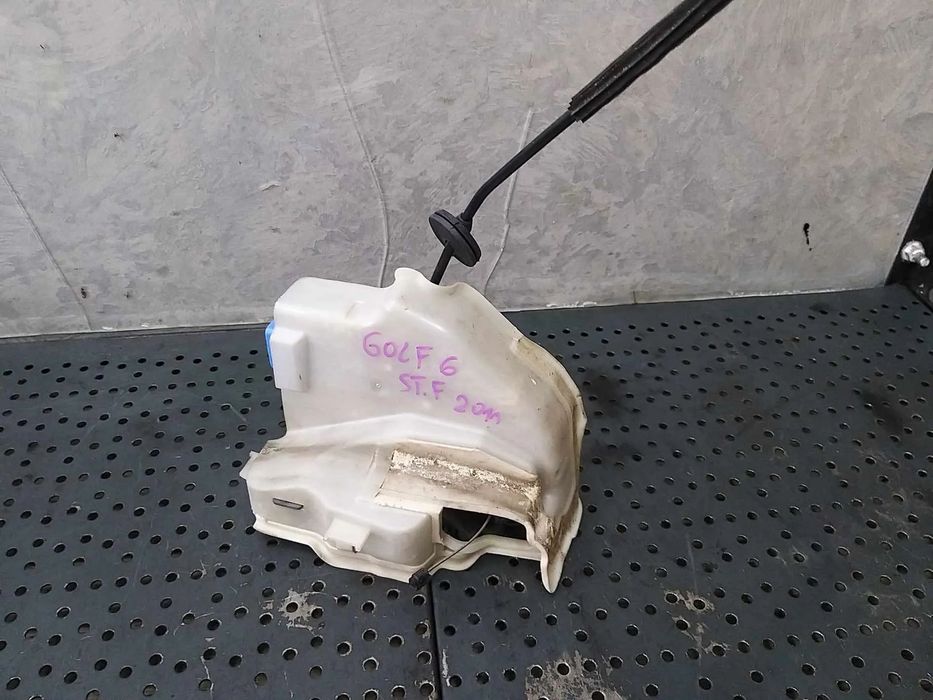 Broasca usa stanga fata vw golf 6 5k