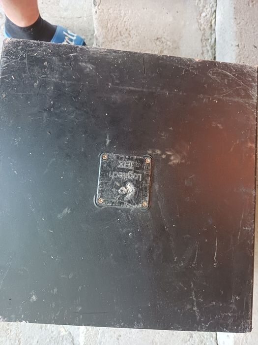 Бас туба с усилвател