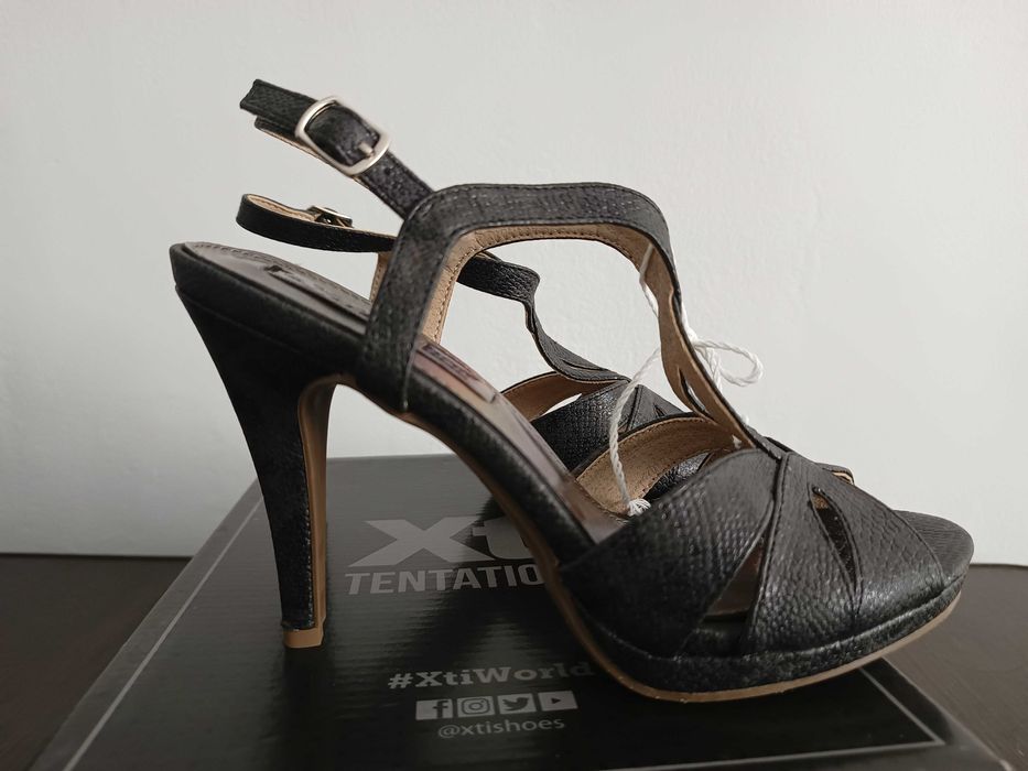 Sandale (mai multe modele)noi la 50 de lei