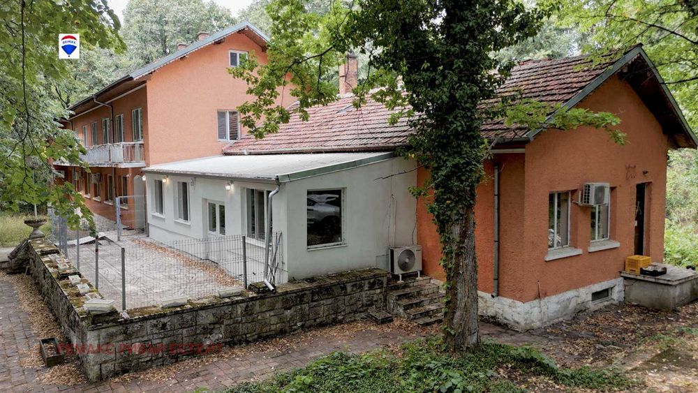 Хотел за продажба в с. Николово, лесопарк Липник