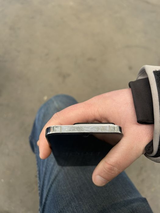 Продавам телефон Xiaomi 14