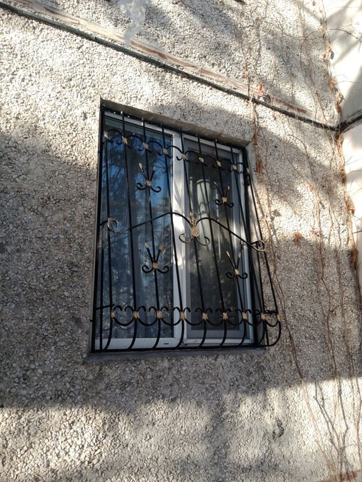 Решётки на окна металлические