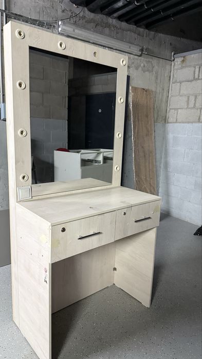 Туалетный столик