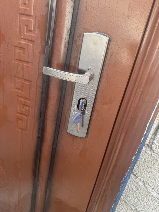 Продается железная дверь