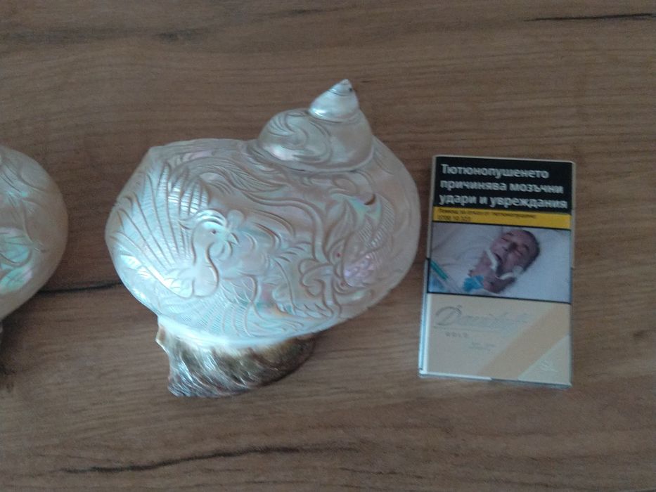 Продавам седефени рапани с ръчна резба върху тях