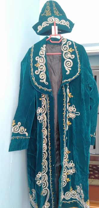 Продаю шапаны разные НЕ зимние