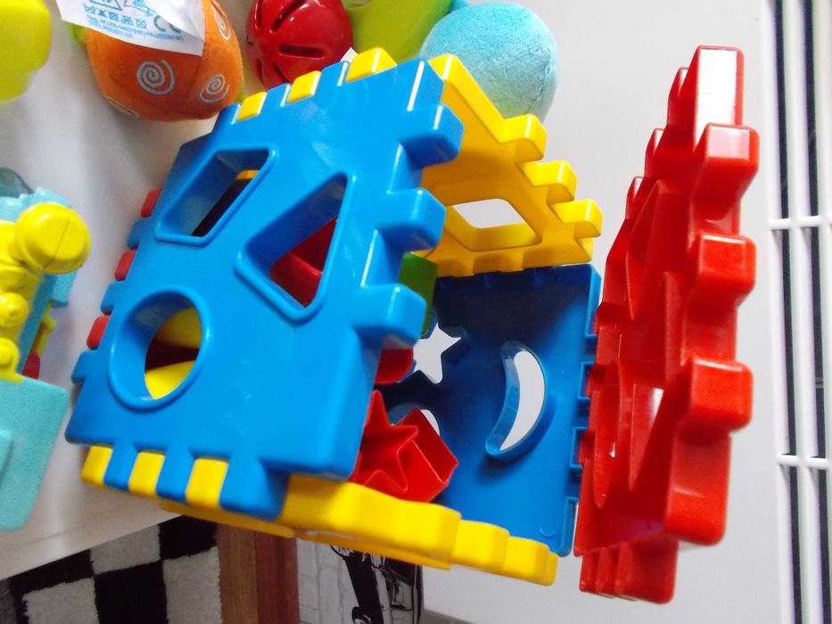 Занимателни бебешки играчки 0-36 мес.