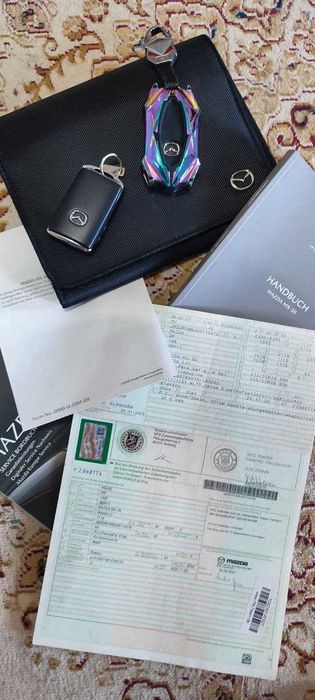 Электрический кроссовер Mazda MX-30