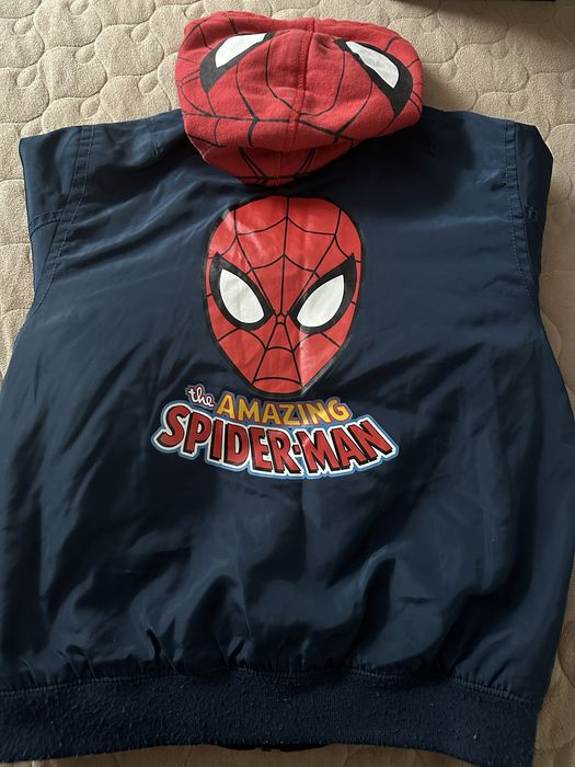 Осенняя куртка H&M marvel