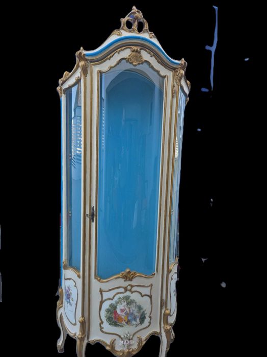 Vitrină în stil venețian