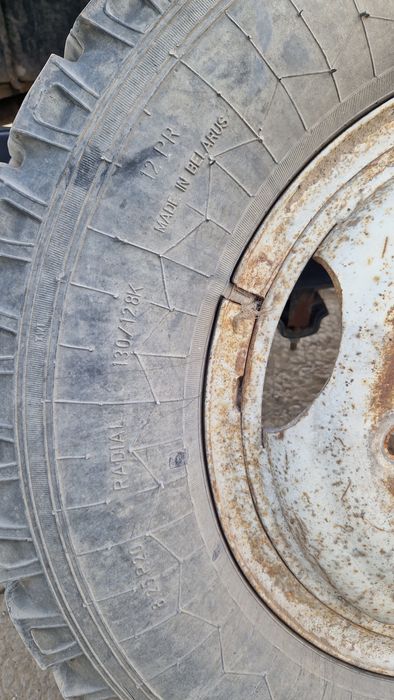 Продам шины 8.25/20R
