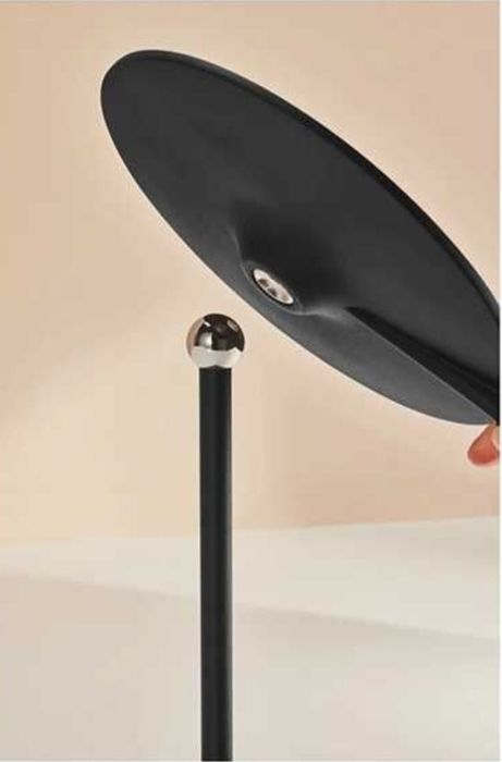 Козметично увеличително огледало