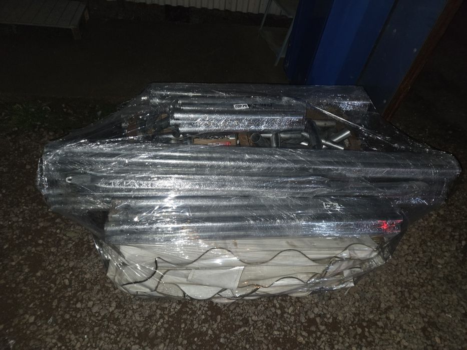 Голяма шатра палатка разглобена