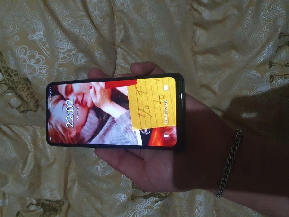 Itel A70 6/128 gb holati ideal 2 ta chixol qoʻshib beriladi