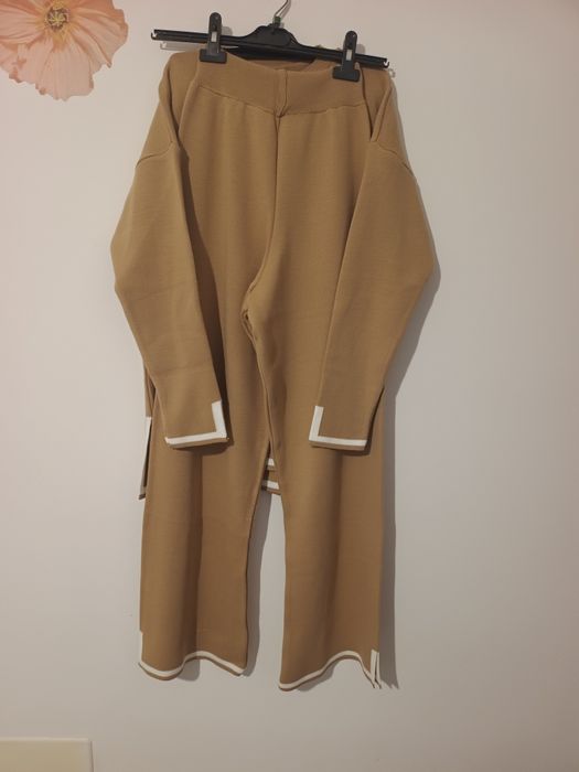 Compleuri Tricotate Dama ! Măsura  M L din material Superior