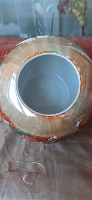 кожена кутия за бижута-25лв; керамична ваза-- цена 15лв.