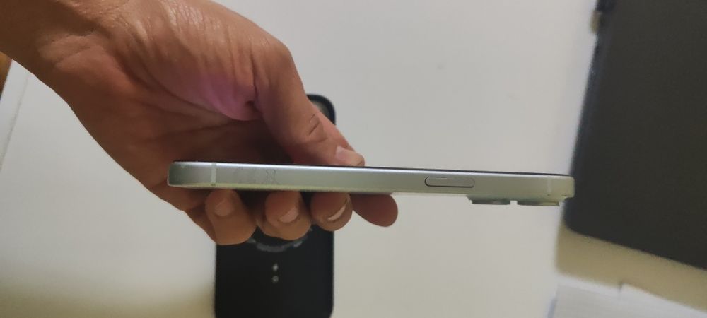 Продам iPhone 15 128 gb белый