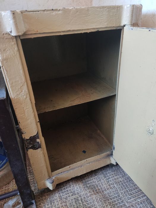 Сейф металлический