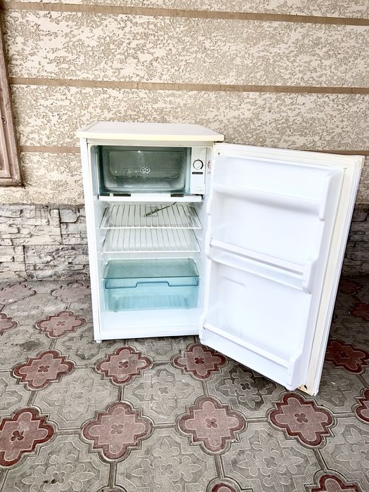 Продам холодильник метровая рабочая