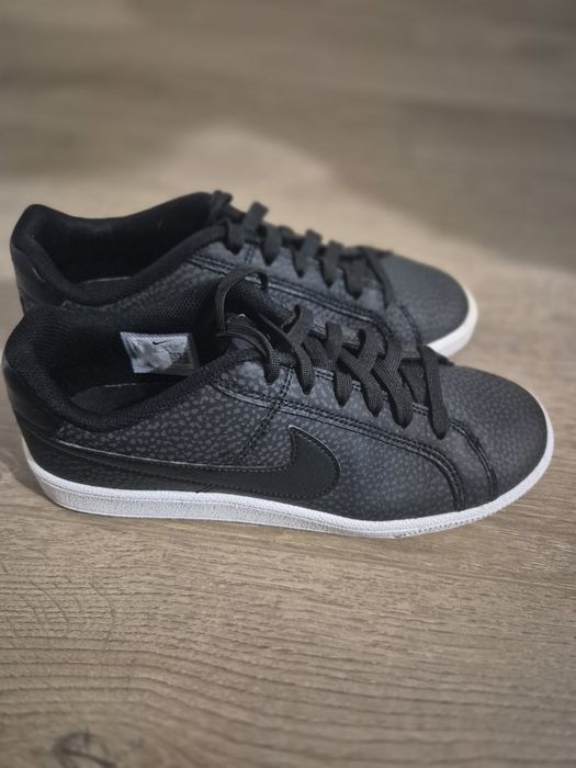 Дамски маратонки NIKE Court Royale prem1
