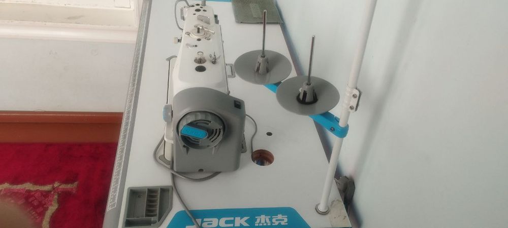 F3 tikuv mashinasi sotiladi ahvoli juda yahshi yangi