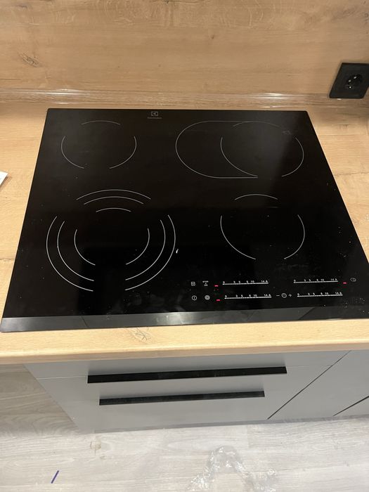 Установка кранштейна телевизора