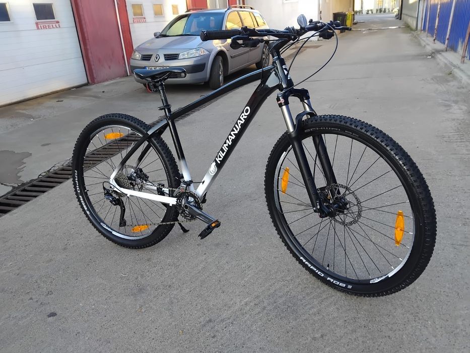 Vând bicicleta din aluminiu
