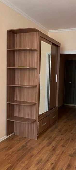 Шкаф для одежды в зал