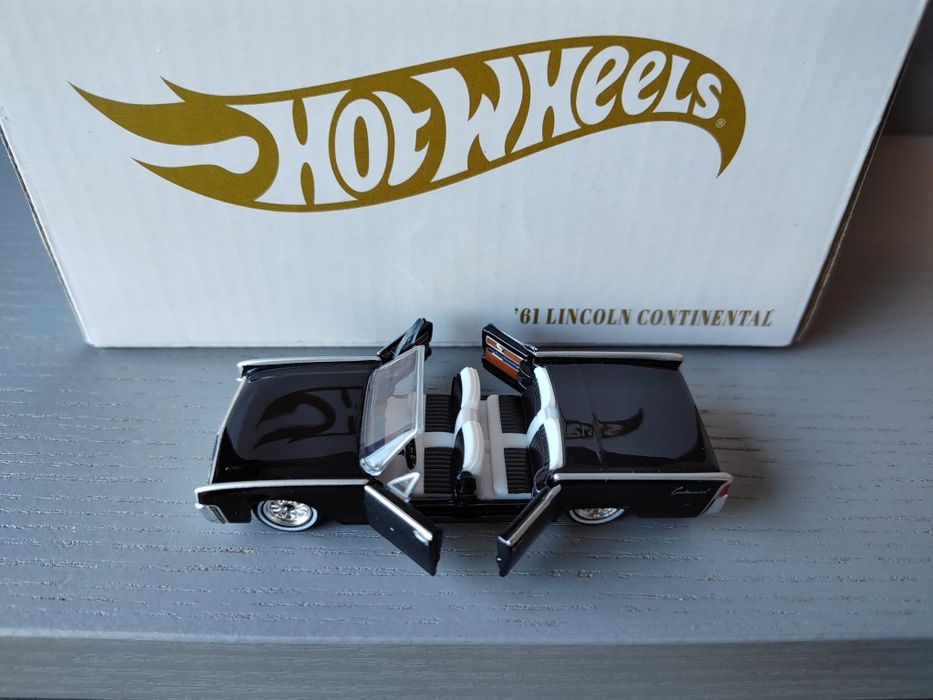 Hot Wheels RLC - 61 Lincoln Continental - cu 4 usi