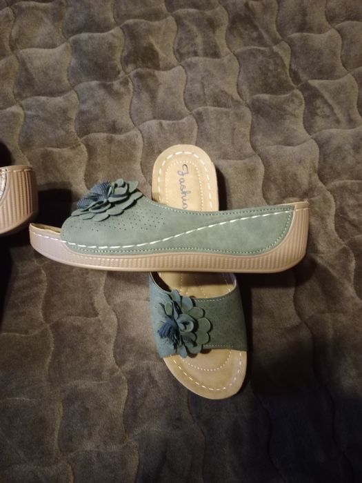 Шлёпанцы летние продам